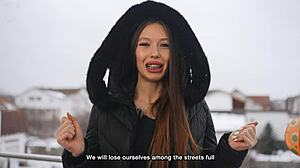 laura quest flashing