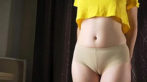 camel toe tease