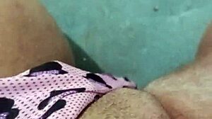 latina pussy finger
