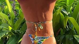  Bikini Dance