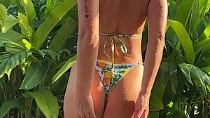  Bikini Dance
