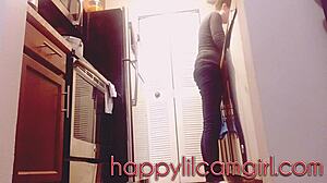 Giantess Kitchen Ignore