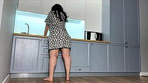 milf ass spread