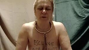 Esclave Urine Deepthroat