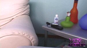 Petite Pussy Vibrates