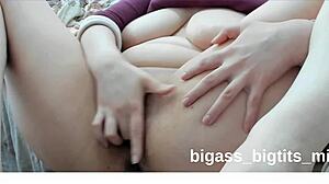 Pussy Finger Play