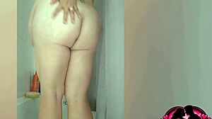 Bbw shower body show