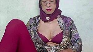 Hijab shemale dildoing