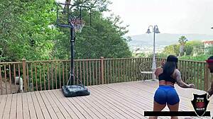 Monica Cumshot Ride