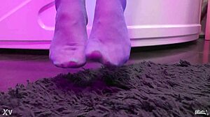 Nylon Mistress Feet Tease